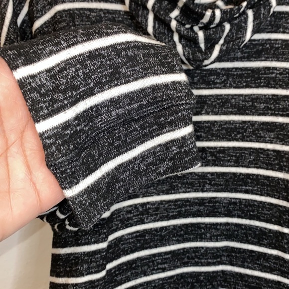 American Eagle Women's  Black & White Striped Hoodie Soft  Pullover - Picture 4 of 7